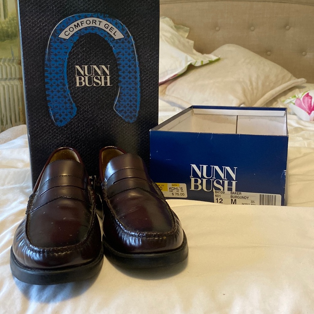New in box Nunn Bush Baker Burgundy 12M